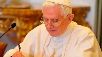 EN DEFENSA (UNA VEZ MÁS) DE BENEDICTO XVI