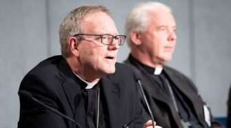 Bishop Robert Barron – Carta a una Iglesia que sufre