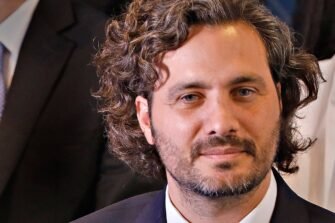 Aviso: no soy gente, pueblo ni argentino