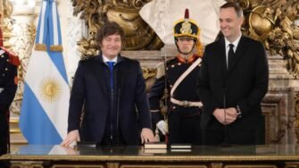 De escándalos, incongruencias y conjeturas – Por Vicente Massot