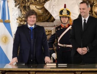 De escándalos, incongruencias y conjeturas – Por Vicente Massot